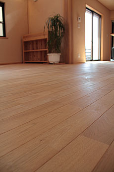 鬼くるみ（ウォールナット） 無垢フローリング　施工写真