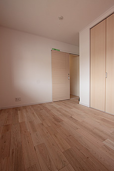 鬼くるみ（ウォールナット） 無垢フローリング　施工写真