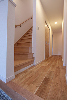 鬼くるみ（ウォールナット） 無垢フローリング　施工写真