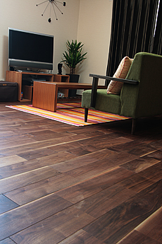 ブラックウォールナット　無垢フローリング　施工写真