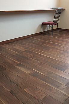 ブラックウォールナット　無垢フローリング　施工写真