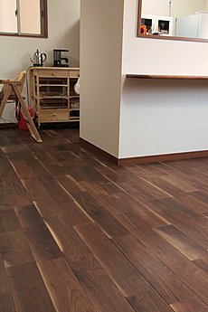 ブラックウォールナット　無垢フローリング　施工写真