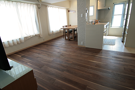 ブラックウォールナット　無垢フローリング　施工写真