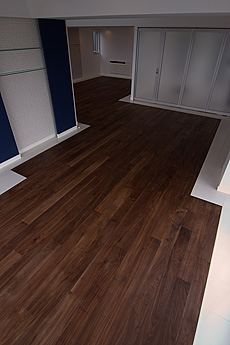 ブラックウォールナット　無垢フローリング　施工写真