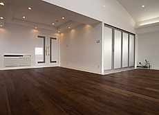 ブラックウォールナット　無垢フローリング　施工写真