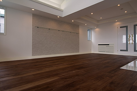 ブラックウォールナット　無垢フローリング　施工写真