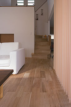 鬼くるみ（ウォールナット） 無垢フローリング　施工写真