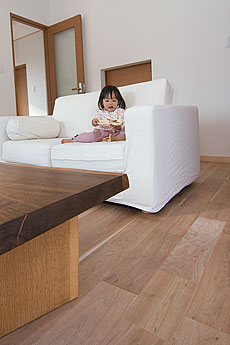 鬼くるみ（ウォールナット） 無垢フローリング　施工写真