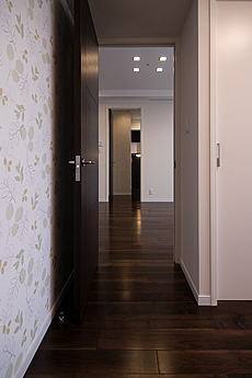 ブラックウォールナット　床暖房対応　無垢フローリング　施工写真