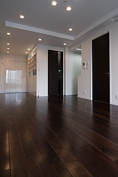 ブラックウォールナット　床暖房対応　無垢フローリング　施工写真