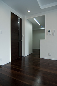 ブラックウォールナット　床暖房対応　無垢フローリング　施工写真