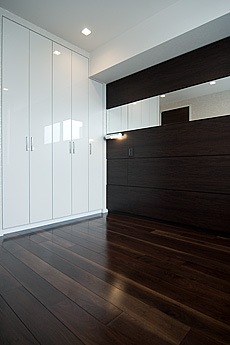 ブラックウォールナット　床暖房対応　無垢フローリング　施工写真