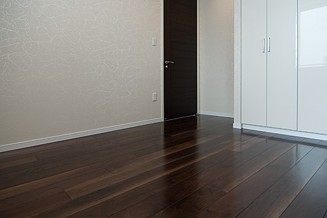 ブラックウォールナット　床暖房対応　無垢フローリング　施工写真