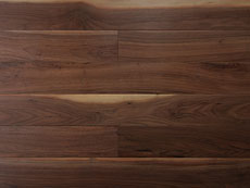 写真：ブラックウォールナット　無垢フローリング　自然OIL WAX塗装・一枚物・小節