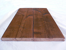 写真：アンティーク調 バーチ（カバ） 無垢フローリング