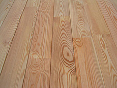 写真：唐松 無垢フローリング（UNI）