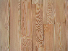 写真：唐松 無垢フローリング（UNI）