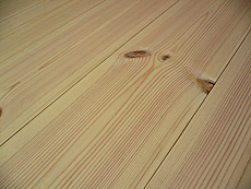 写真：パイン　床暖房対応　無垢フローリング　LYE（ライ） & OIL & WAX仕上げ