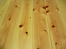 写真：土佐桧（ひのき）　床暖房対応　無垢フローリング（節あり）